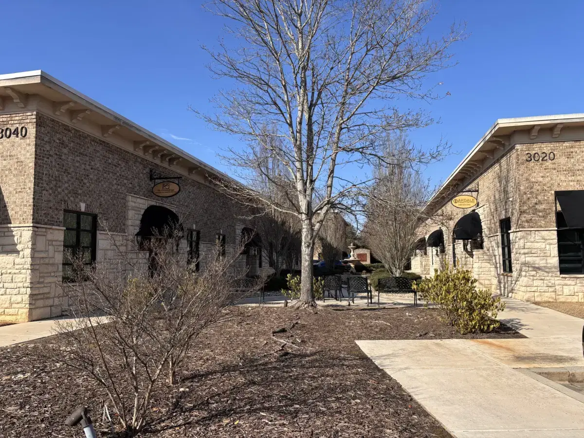 Smyrna Salon Suites courtyard exterior view